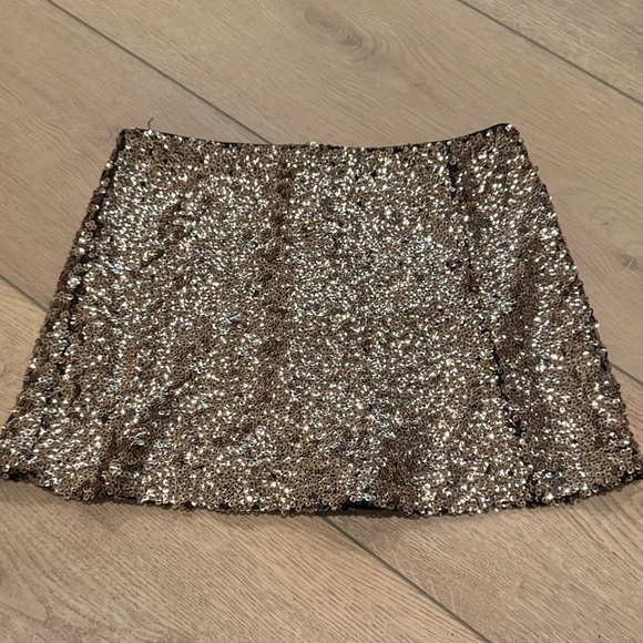 Sequin Mini Skirt in Silver. SKORT. - Picture 1 of 2